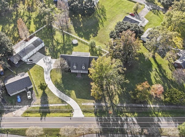 537 W Main St, Gonzales, LA 70737