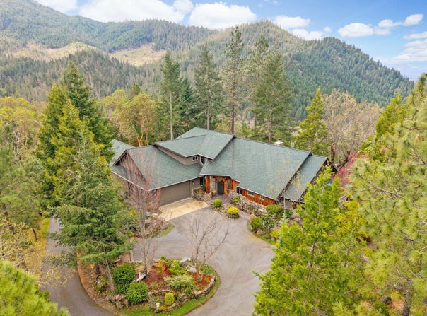 211 Shorthorn Gulch Road, Grants Pass, OR 97526
