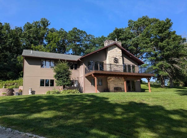 2155 Twin Springs Road, Decorah, IA 52101