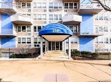 210 N 17th Street, St Louis, MO 63103