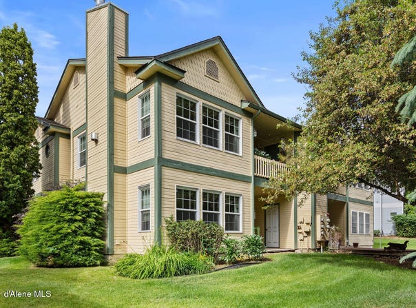 8267 N VILLAGE DR, Hayden, ID 83835