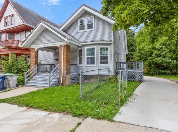 3153 N Dr William Finlayson St, Milwaukee, WI 53212