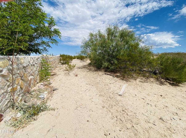 Summit Ln, Las Cruces, NM 88011
