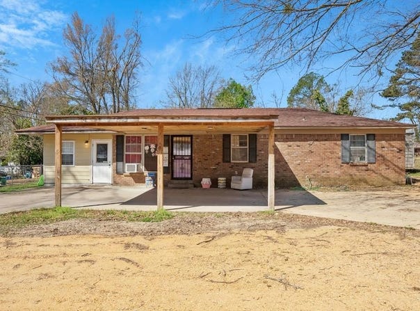 145 Broome St, CHARLESTON, MS 38921