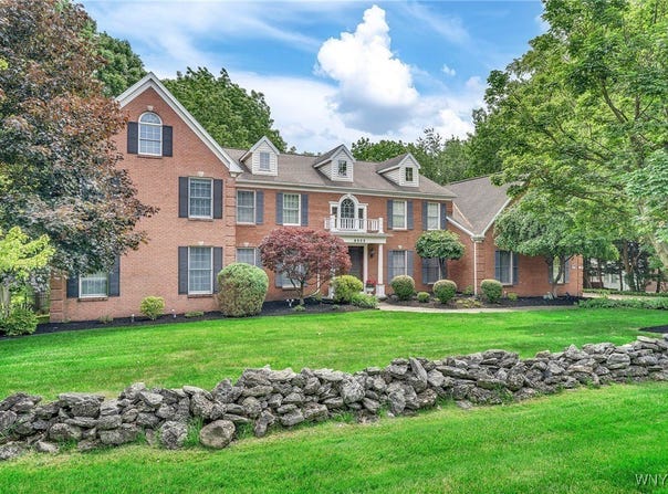 9555 The Maples, Clarence, NY 14031