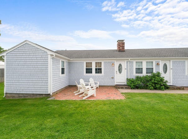 90 W Broadway Street, West Yarmouth, MA 02673