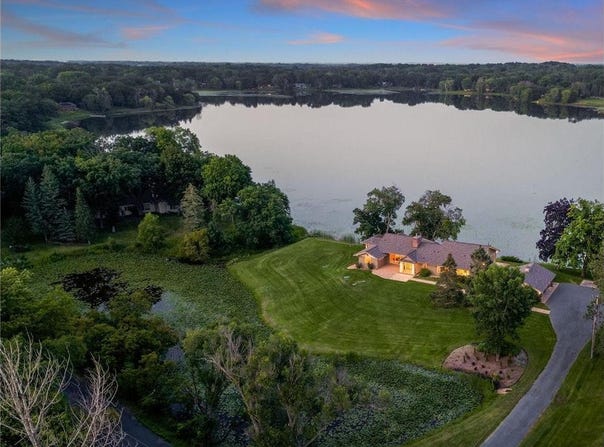 4 W Shore Road, North Oaks, MN 55127