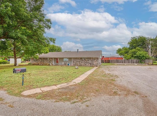 1319 N Cook, Cordell, OK 73632