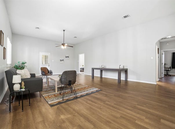 409 E Austin Ave, Round Rock, TX 78664