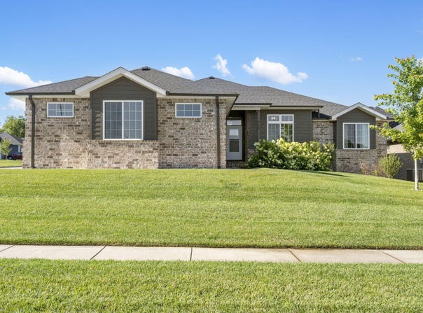 940 E Powers Court, Nixa, MO 65714
