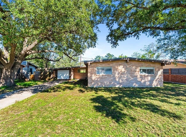 908 W G Avenue, Kingsville, TX 78363