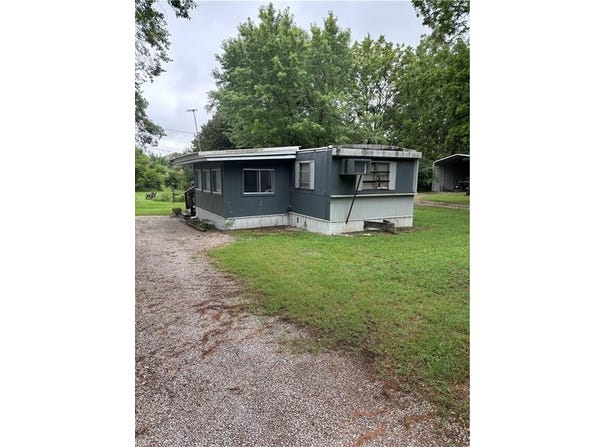 18478 Lake McKinley Road, Parsons, KS 67357