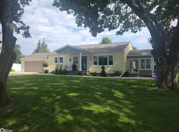 105 Broadway Drive, Eagle Grove, IA 50533