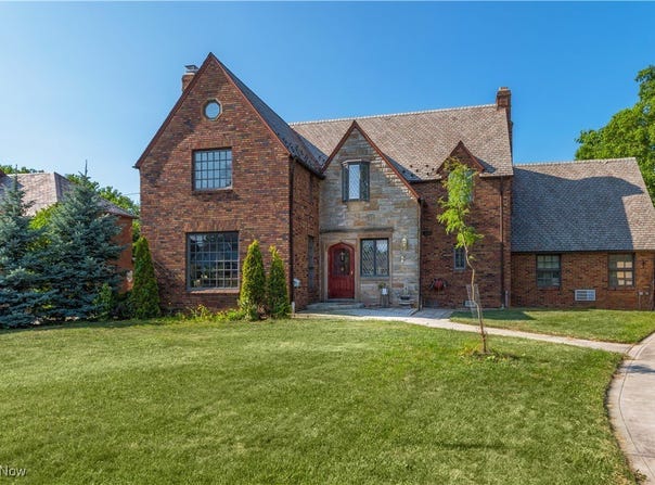 16936 Lake Avenue, Lakewood, OH 44107