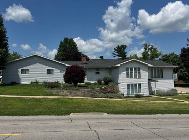 320 E Jackson St, Sigourney, IA 52591