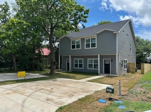 406 E Bonham Street, Tom Bean, TX 75491