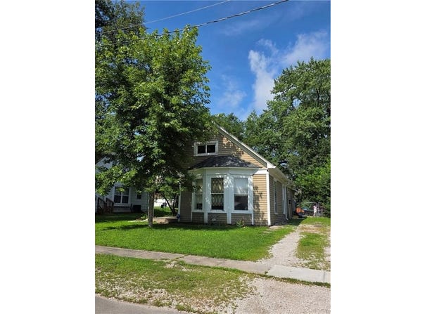 1402 SE Park Avenue, Oak Grove, MO 64075