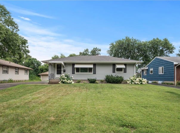 734 24th Avenue N, South Saint Paul, MN 55075