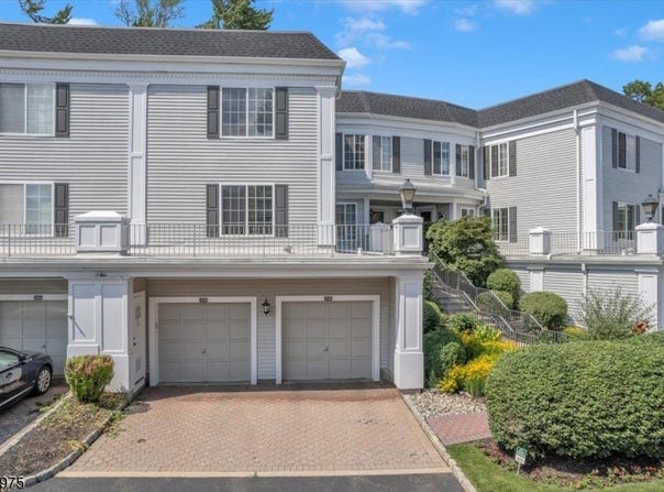 240 Riveredge Dr, Chatham Twp., NJ 07928-3106