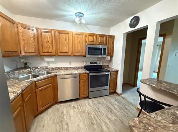 111 Imperial Drive W, West Saint Paul, MN 55118
