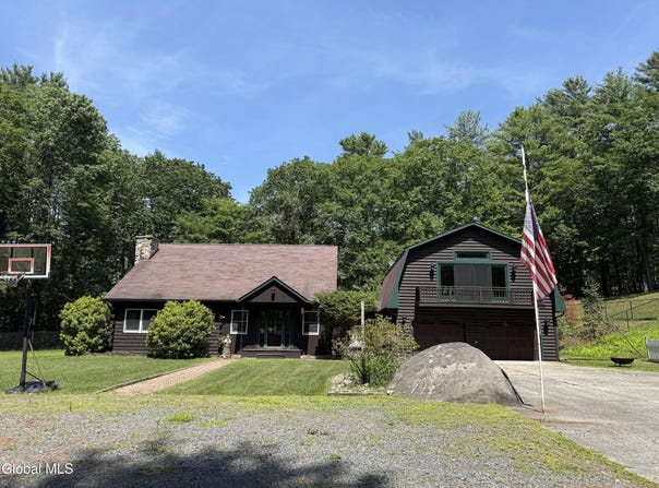 1532 S Shore Road, Edinburg, NY 12835