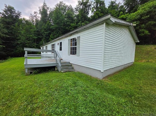 282 Old Rocky Rd, Johnstown, PA 15905