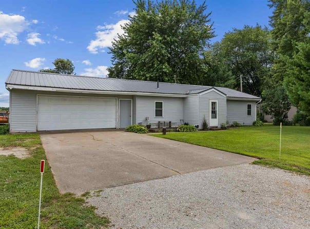 3135 115th St, Riverside, IA 52327