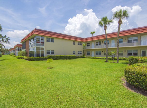 69 Royal Oak Court, Vero Beach, FL 32962