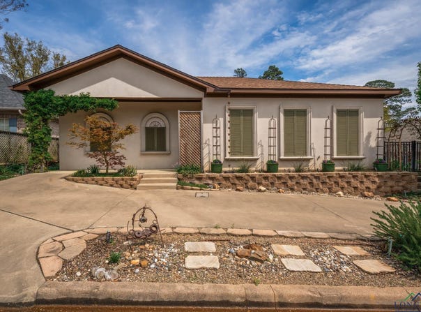 2202 Robbinwood Lane, Longview, TX 75601