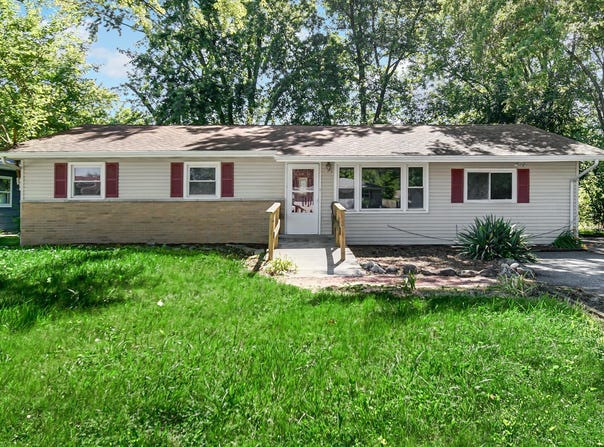 7713 Hendricks Place, Merrillville, IN 46410
