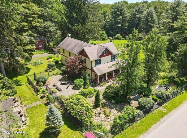 160 Long Road, Canadensis, PA 18325