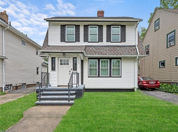 2017 Goodnor Road, Cleveland Heights, OH 44118