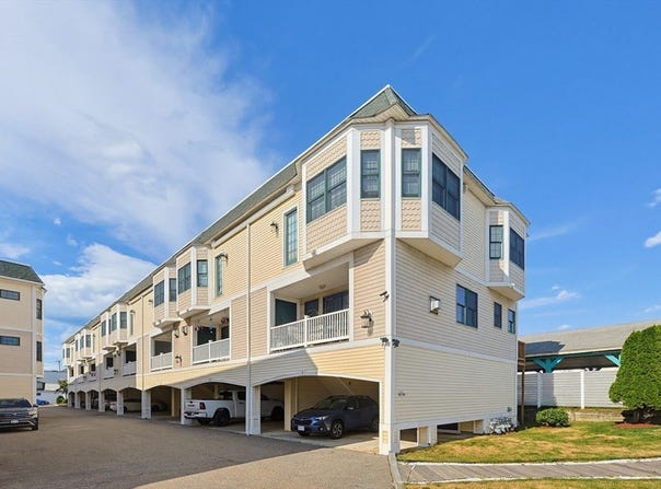 11 Railroad Ave, Salisbury, MA 01952