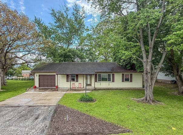 306 Willow Lane, Mahomet, IL 61853