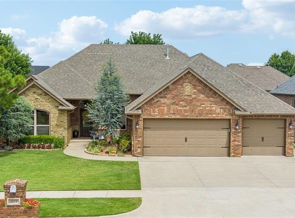 2132 Pine Creek Avenue, Yukon, OK 73099