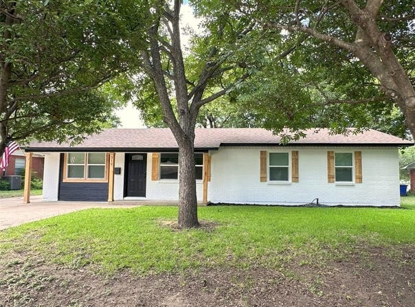 312 SW Gamble Street, Burleson, TX 76028