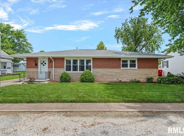 205 E 3RD Street, Pleasant Plains, IL 62677
