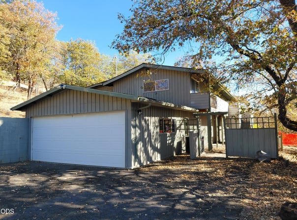 4356 W Griffin Creek Road, Medford, OR 97501