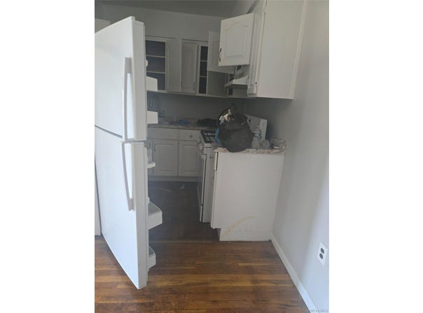 3238 Ely Ave, Bronx, NY 10469