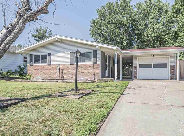1108 Crest Hill Drive, Junction City, KS 66441