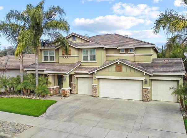 3010 W Ceres Avenue, Visalia, CA 93291