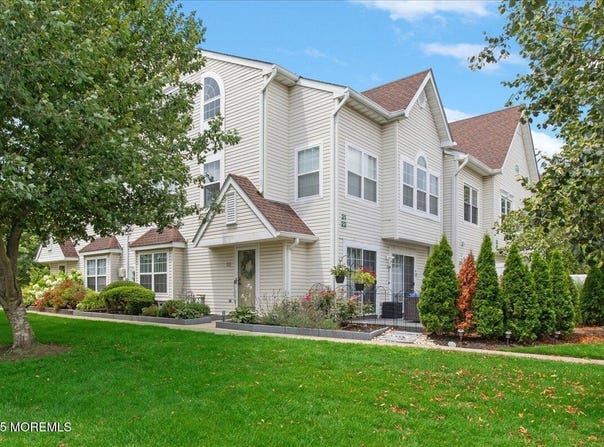 22 Richmond Court, Tinton Falls, NJ 07712