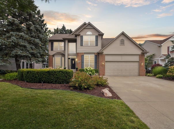 1128 Chestnut Lane, South Lyon, MI 48178