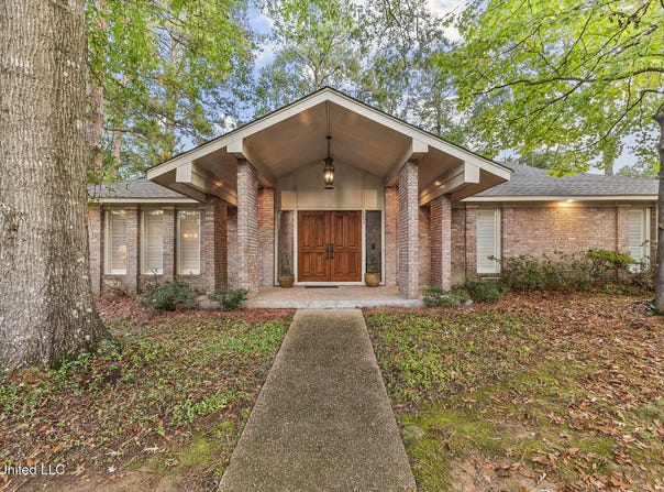5465 Saratoga Drive, Jackson, MS 39211