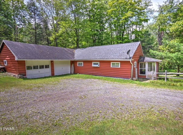 1350 Rt 390, Greentown, PA 18426