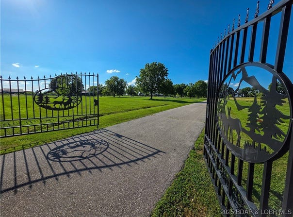 10663 HWY 52, Versailles, MO 65084