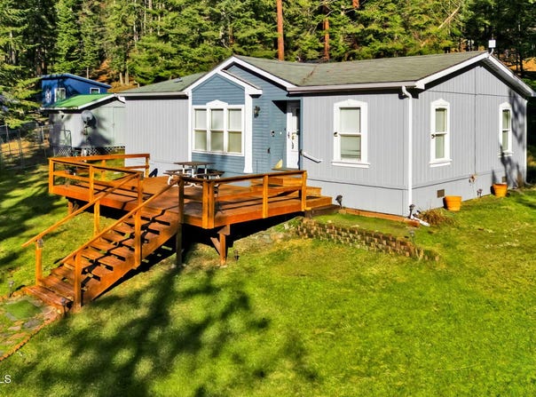 181 Circle Dr, Hope, ID 83836