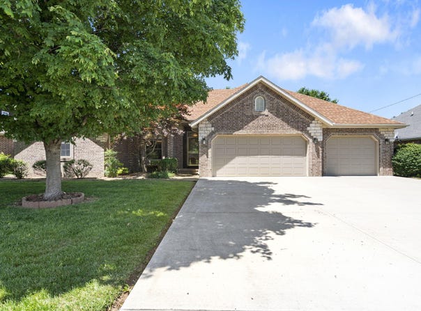 711 N Milton Drive, Nixa, MO 65714