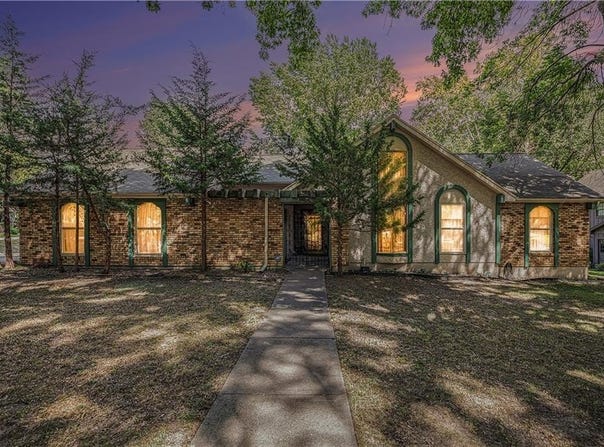10301 Howe Drive, Leawood, KS 66206