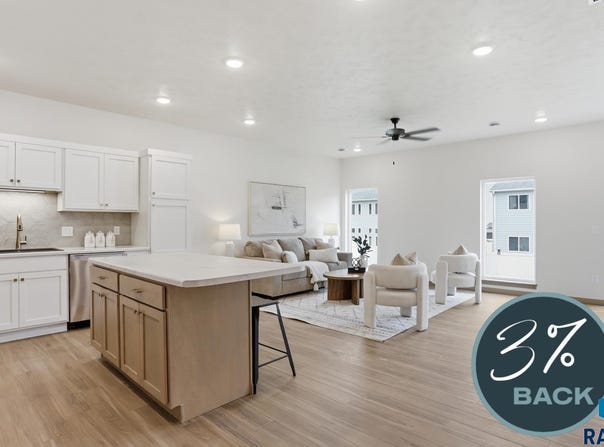 8025 E Tencate Pl, Sioux Falls, SD 57110